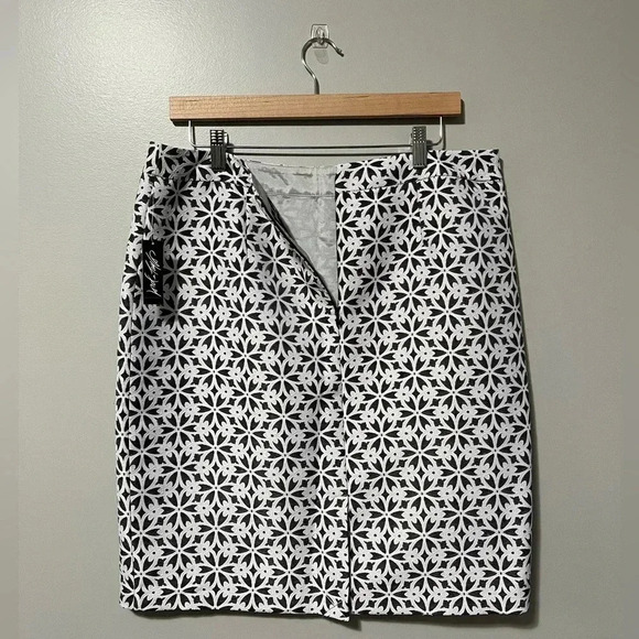 Lord & Taylor Black and White  Floral Pencil Skirt - Picture 6 of 10